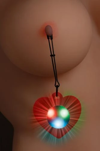 Charmed - Heart Tweezer Tepelklemmen Met LED Verlichting 5 Charmed - Heart Tweezer Tepelklemmen Met LED Verlichting - Afbeelding 3